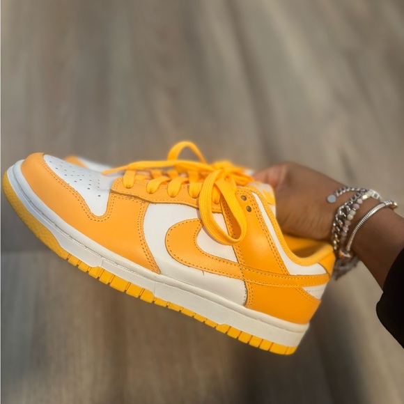 Nike Wmns Dunk Low 'Laser Orange' - Picture 2 of 6